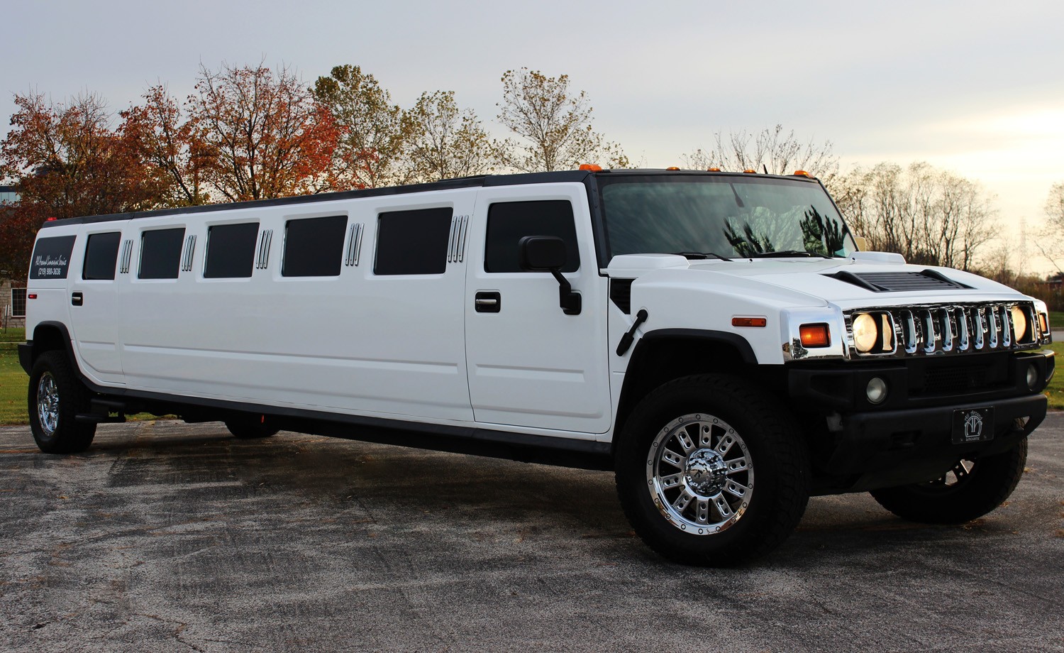 Аренда лимузина Hummer H2 в Тюмени: лимузин джип на свадьбу цена от 5000  рублей в час | REQCAR.COM